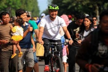 Ganjar ngabuburit dengan bersepeda kunjungi panti asuhan