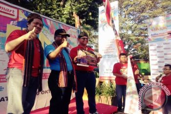 Ribuan Pelanggan Meriahkan HUT ke-17 Alfamart
