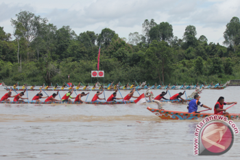 Lomba Balap Perahu Naga