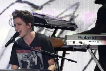 Charlie Puth Batalkan Konser Karena Sakit