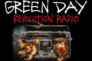 Green Day Duduki Puncak Billbord 200