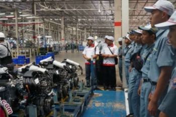 Sejumlah Siswa Kunjungi Pabrik Nissan Di Purwakarta