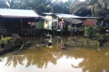 Sungai Leko Meluap, Puluhan Rumah Di Kampung Blutu Terendam Banjir     