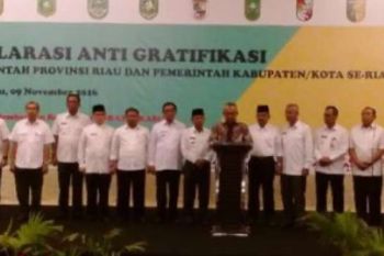 12 Wako-Bupati Riau Beserta Gubernur Lakukan Deklarasi Anti Gratifikasi