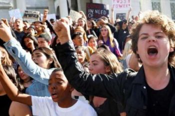 Protes Kemenangan Trump Datang Dari Ribuan Pelajar SMA Di Berkeley