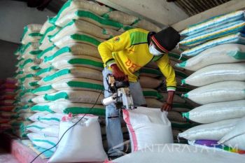 Pedagang Beras di Bojonegoro Akui Omzet Menurun