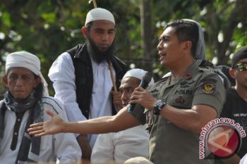 Kapolda Sulteng Tenangkan Masa Demo Di Palu 