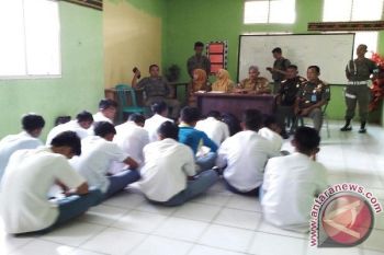 Satpol PP Waykanan Amankan Belasan Pelajar Sedang Berjudi