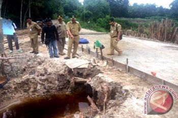 Jembatan Longsor Di Barut Dipastikan Akan Segera Berfungsi