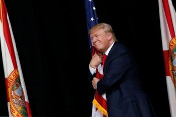 Rebut Lowa, Trump Semakin Dekat Jadi Presiden Baru AS