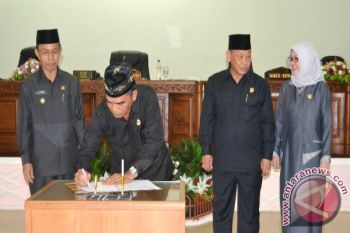 DPRD Barsel Tandatangani Persetujuan Bersama Raperda PSPD