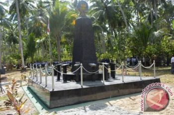 Upacara Hari Pahlawan Poso di lokasi jatuhnya helikopter TNI 