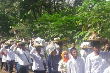 Warga Desa Ketitang Temanggung Kirab Nasi Tumpeng