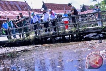 Palangka Raya Galakkan Jumat Bersih Serbu Sampah Sungai 