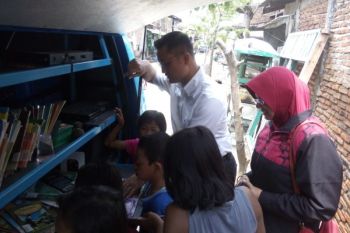 Juliari Dorong Penyelesaian Normalisasi Sungai Tenggang