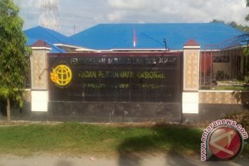 Warga keluhkan pelayanan BPN Poso