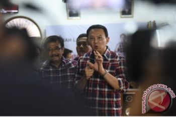 Ahok Imbau Pendukungnya Terima Status Tersangka
