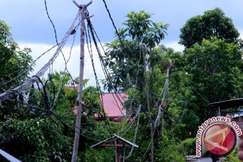 Ancam Keselamatan Warga, DPRD Harap PLN Segera Perbaiki Kabel Semrawut!
