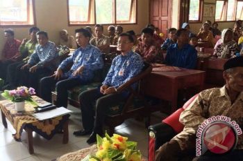 Pemkab Barut Gelar Bimtek Pembuatan Kerupuk Singkong
