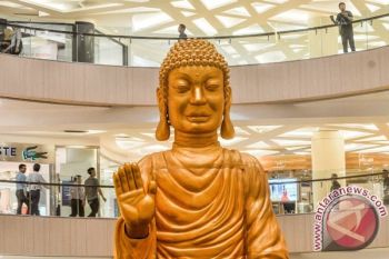 Seni porselen klasik hidup kembali melalui karya patung Buddha tanpa kata
