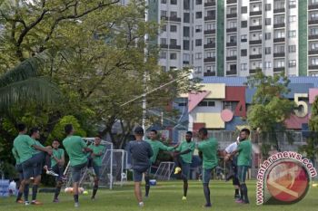 Riedl Siapkan Cara Antisipasi Bola Silang Filipina  