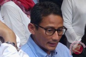 Sandiaga Menyanyi Bareng Pengamen di Pasar Pesanggrahan
