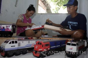 Kerajinan Miniatur Kereta Api
