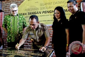 Gubernur Resmikan Sekolah Lapangan Tangan Pengharapan