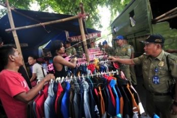 Lapak Pedagang Eks-Pasar Johar Ditertibkan