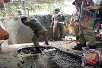 Bangunan penyebab banjir di Baturaja dibongkar paksa