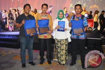 Luar Biasa! Kantor Perpustakaan Kapuas Raih 4 Penghargaan Nasional