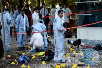 lBast kills two at governor`s office in southern Turkish city