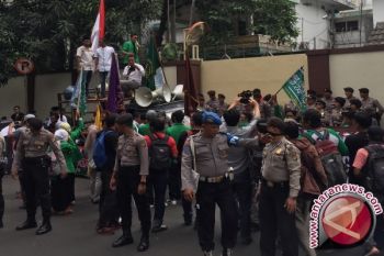 Puluhan Orang Berdemonstrasi Di Depan Kedubes Myanmar