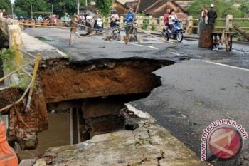 Jembatan Jalur Alternatif Penghubung Batang-Kendal Ambles