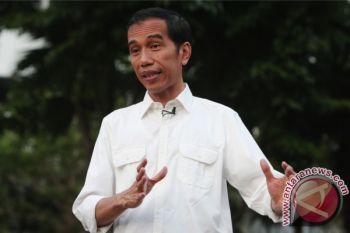 Presiden Inspeksi Kapal Bantuan untuk Nelayan