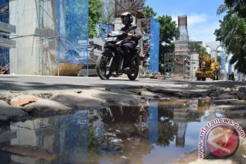 Pembangunan jalan kereta api korbankan kolam retensi