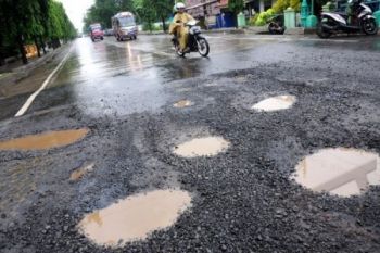 Warga Keluhkan Kerusakan Jalan Jalur Selatan Jateng