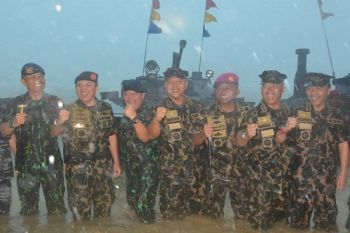 Bupati Lampung Tengah Jadi Warga Kehormatan Brigif-3 Marinir