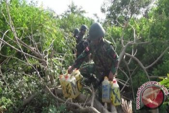 Pamtas RI-RDTL Gagalkan Penyelundupan 550 Liter BBM