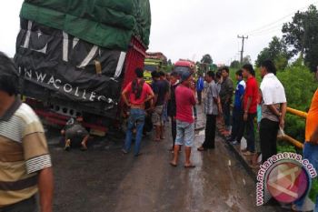 Jalan Penghubung Jebol Timbulkan Kemacetan Jalintim 
