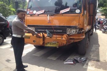 Rem Blong, Truk Tabrak Belasan Kendaraan di Semarang
