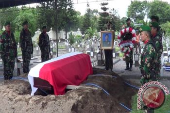 Kopilot Ginas dimakamkan di TMP Kusumanegara