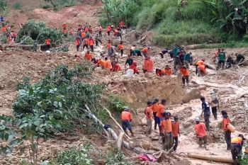 Pencarian Korban Longsor Dimulai Dari Tebing Hingga Ke Persawahan