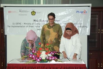 Phapros Komitmen Terapkan Efisiensi Energi