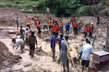 Dua Korban Longsor Karanganyar belum Ditemukan