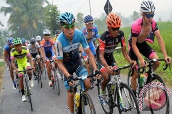 Participants Of Tour De Timor Leave For Malaka