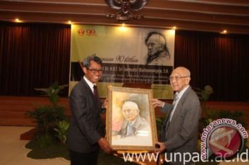 Tokoh hukum tata negara Sri Soemantri tutup usia