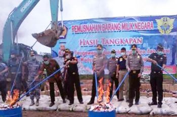 Bea Cukai Bandarlampung Musnahkan Ribuan Batang Rokok  