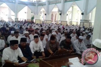 Ribuan Umat Islam Di Kendari Gelar Istighatsah