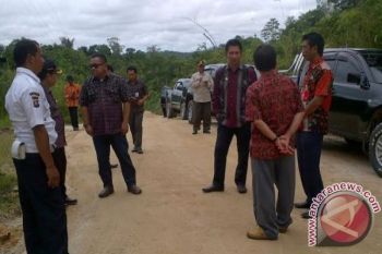 Bupati Ini Prihatin Jalan Desa Perkebunan Rusak 